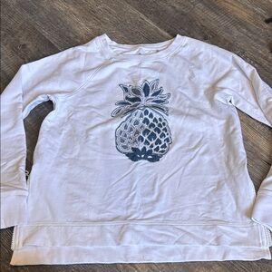 🌴Tommy Bahama White Sweatshirt with Pineapple Design small